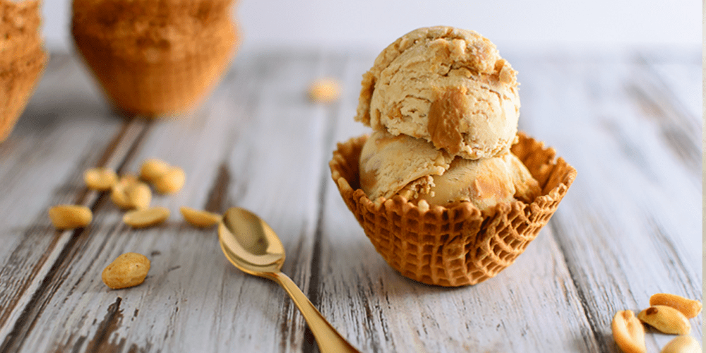 چگونه بستنی کره بادام زمینی درست کنیم؟ – 2 دستور تهیه بستنی خانگی کره بادام زمینی