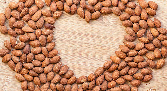 5 خاصیت مهم بادام درختی در تغذیه کودکان