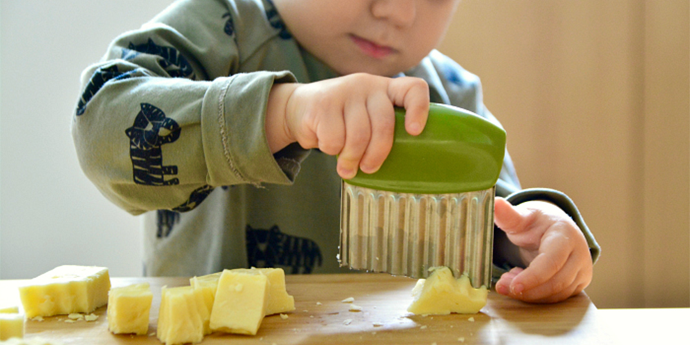 اهمیت پنیر برای کودکان و 5 خواص پنیر در تغذیه کودکان