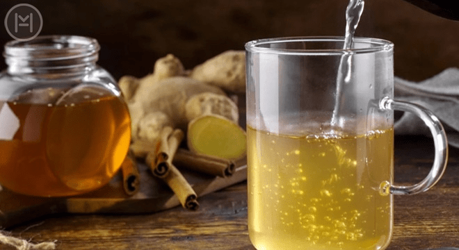 تسکین گلودرد با ترکیب عسل، لیمو و زنجبیل در آب جوش